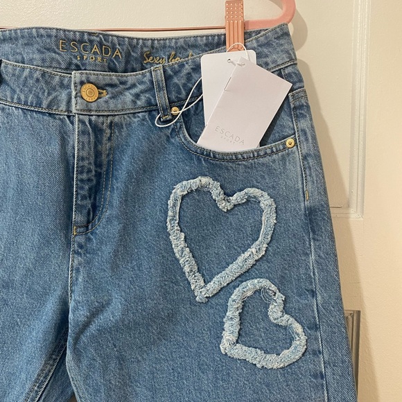 Escada Sport Sexy Boyfriend Jeans Frayed Hem Heart Patch Size 36 US 6 - Picture 11 of 11